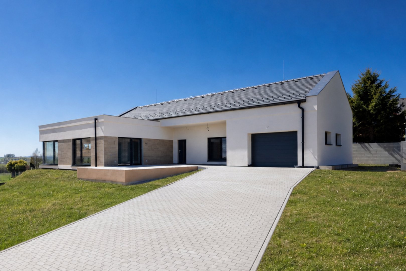 Novostavba Divišov · denní pohled zepředu